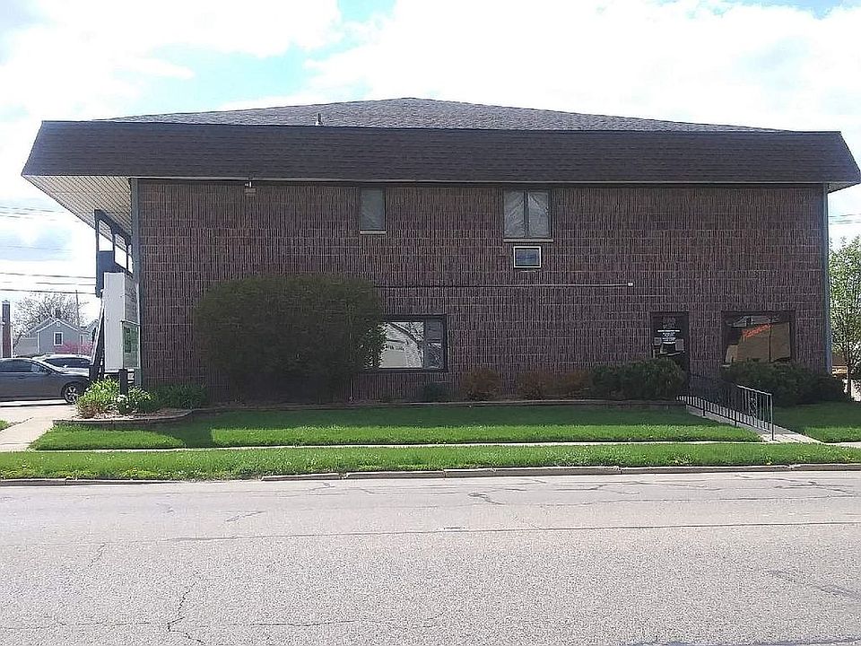 2nd image of 15 W Warren St