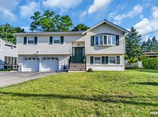 33 Oak Ave, Pequannock, NJ 07440