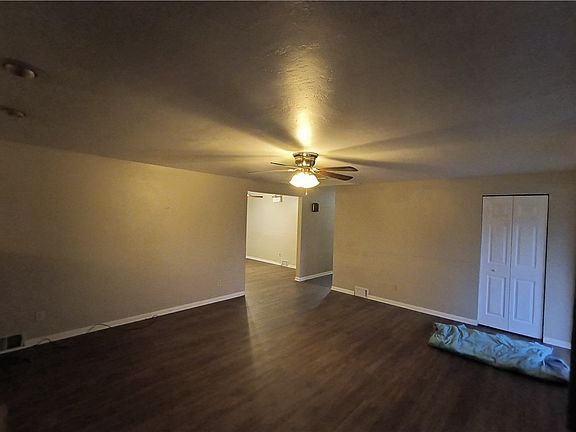 3rd image of 4777 Beall Dr