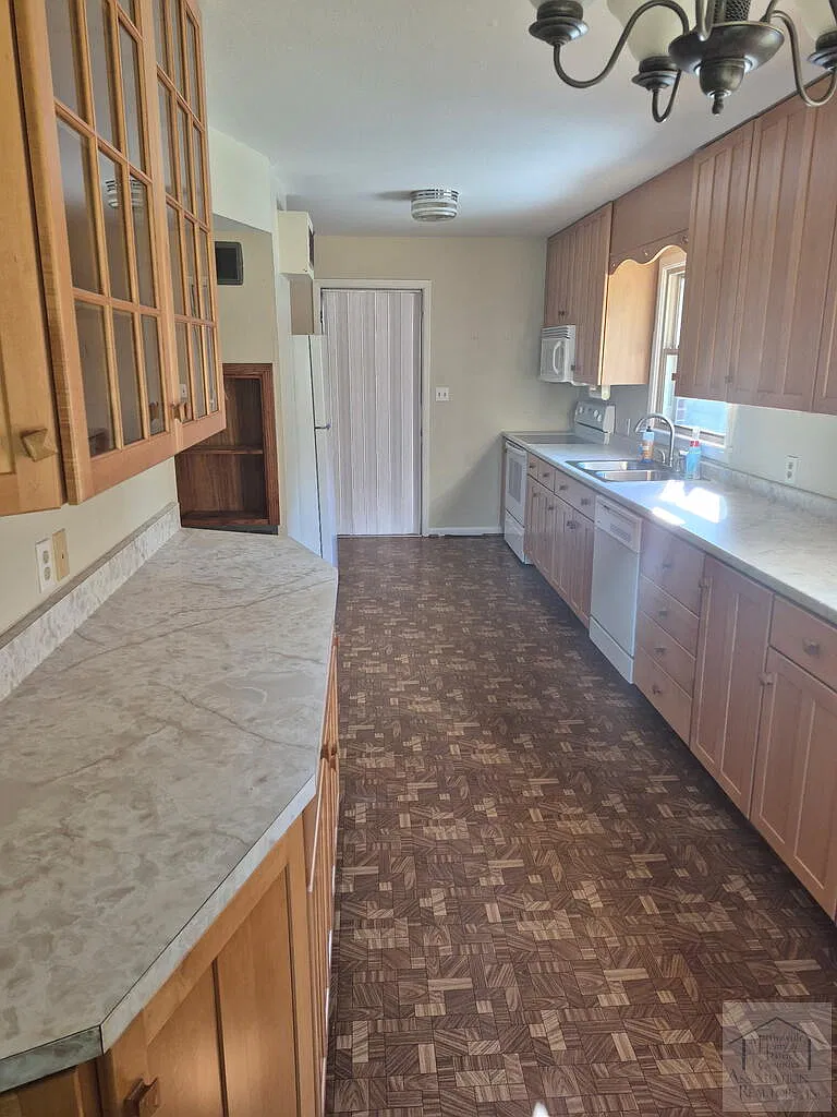 3 bed, 1087 sqft, $1,600 — Photo 3
