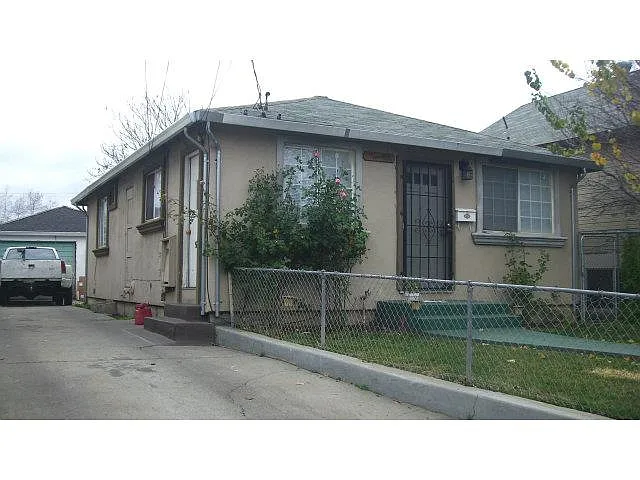 1319 Vine St photo 1