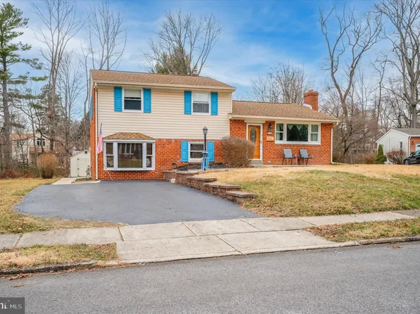18 Grove Ln, Broomall, PA 19008