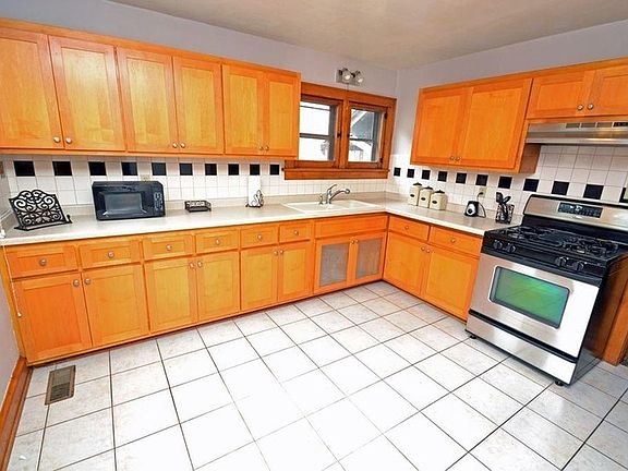 Huge kitchen for the cook in your family