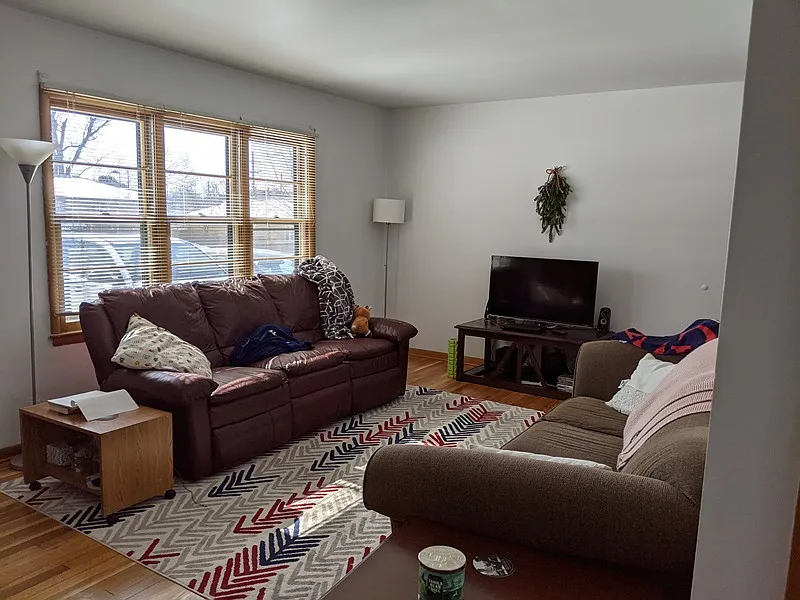 5 bed, 2200 sqft, $2,660 — Photo 4