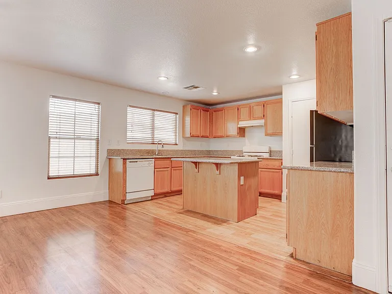1195 Sweet Orange St — Photo 4