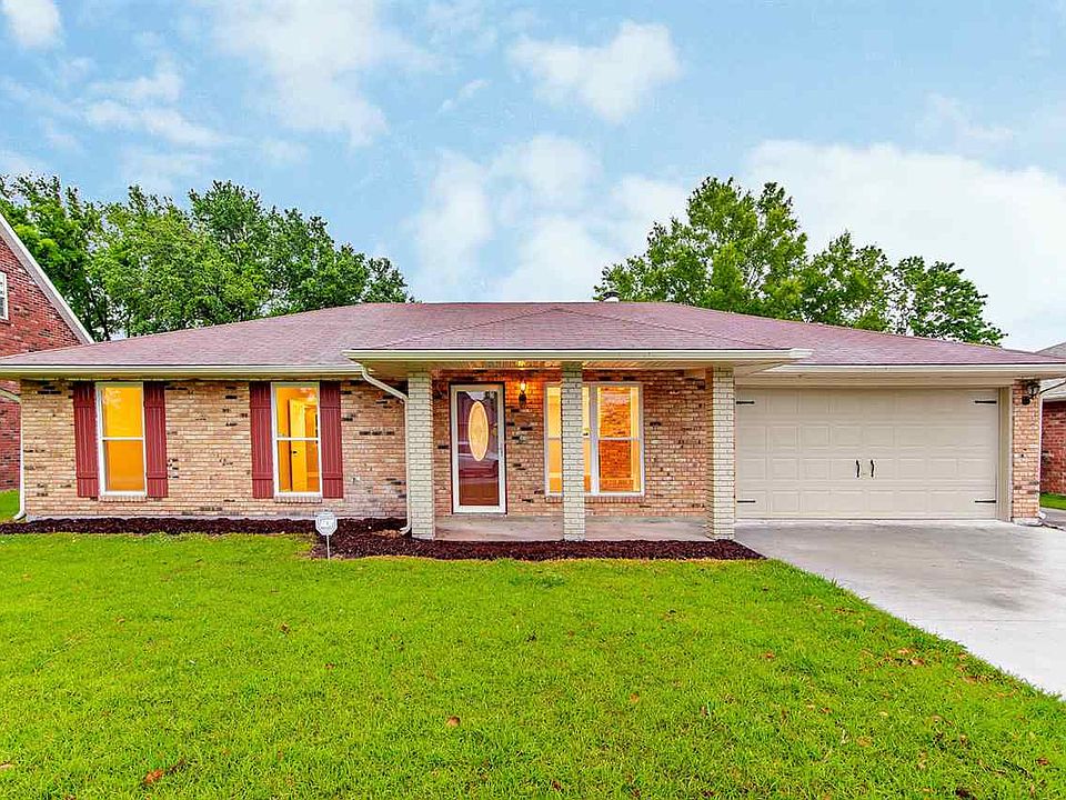 1st image of 417 Lake Crescent Cir