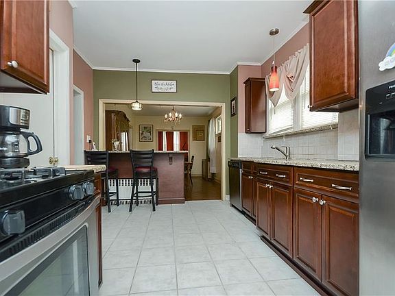 4th image of 109 Smallwood Ave