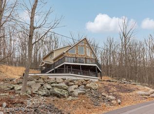 22 Kickapoo Dr, Hazleton, PA 18202