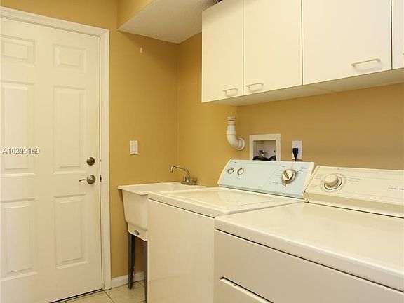 4th image of 15738 NW 10th St