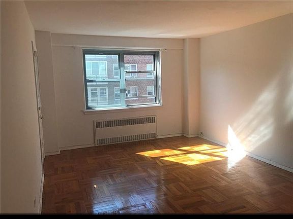 5th image of 2 Washington Sq