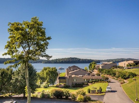 2nd image of 4319 Lakeshore Ln Unit 201