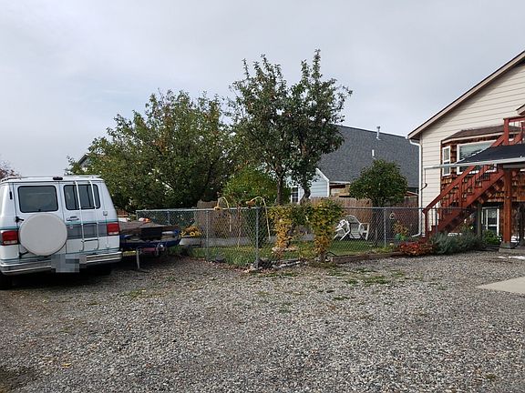 3rd image of 211 10th St