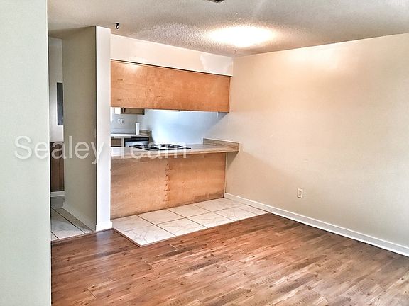 2nd image of 3252 Nekoma Ln