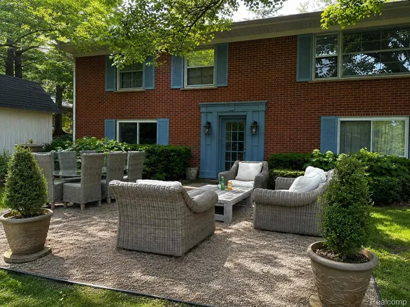 19510 Clement Rd, Northville, MI 48167