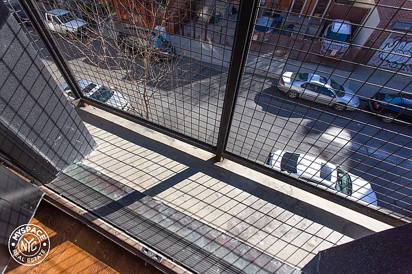 Rented by MySpaceNYC | media 9