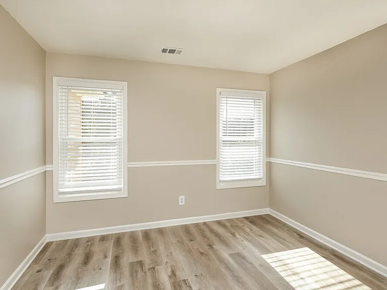 655 Suwanee Lakes Cir — Photo 14