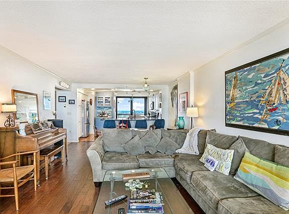 5th image of 300 Lake Marina Ave APT 11D