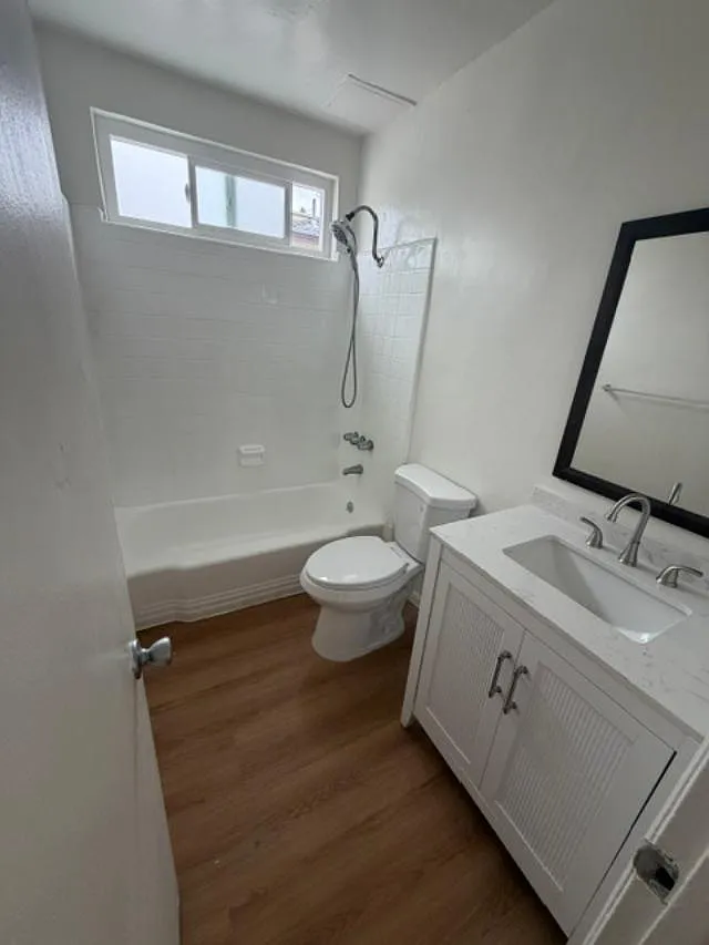 3 bed, 1200 sqft, $3,975 — Photo 4