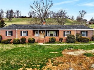 11 Avalon Ln, Lexington, VA 24450