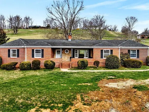 11 Avalon Ln, Lexington, VA 24450