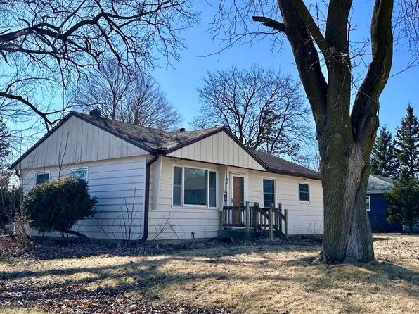 938 E Garden St, Dekalb, IL 60115