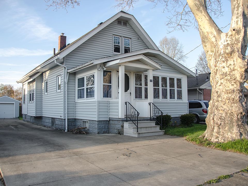1st image of 945 Stanwood Ave