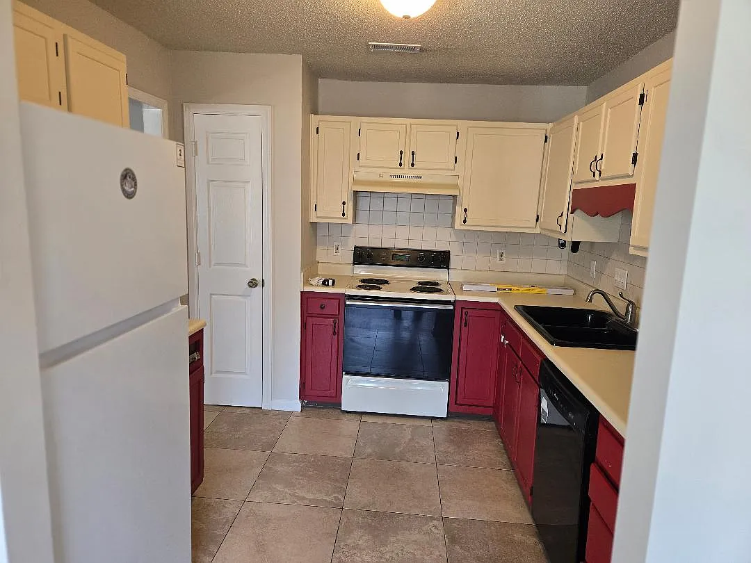 2 bed, 1000 sqft, $1,100 — Photo 4