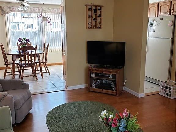 3rd image of 55 W Toulon Dr