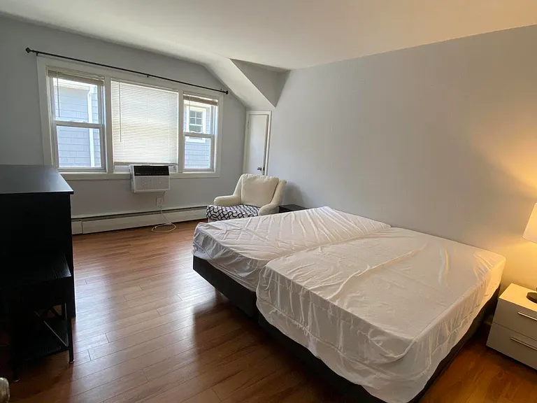 9 Howland Ave #2 — Photo 4