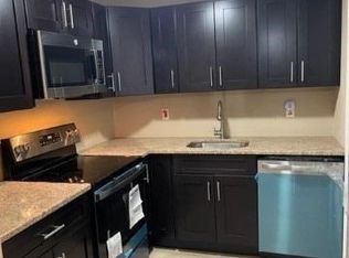 6 Ethan Allen Ct #B, Ridge, NY 11961