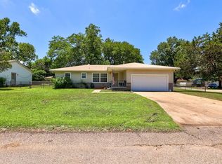 810 Sharon St, Tecumseh, OK 74873