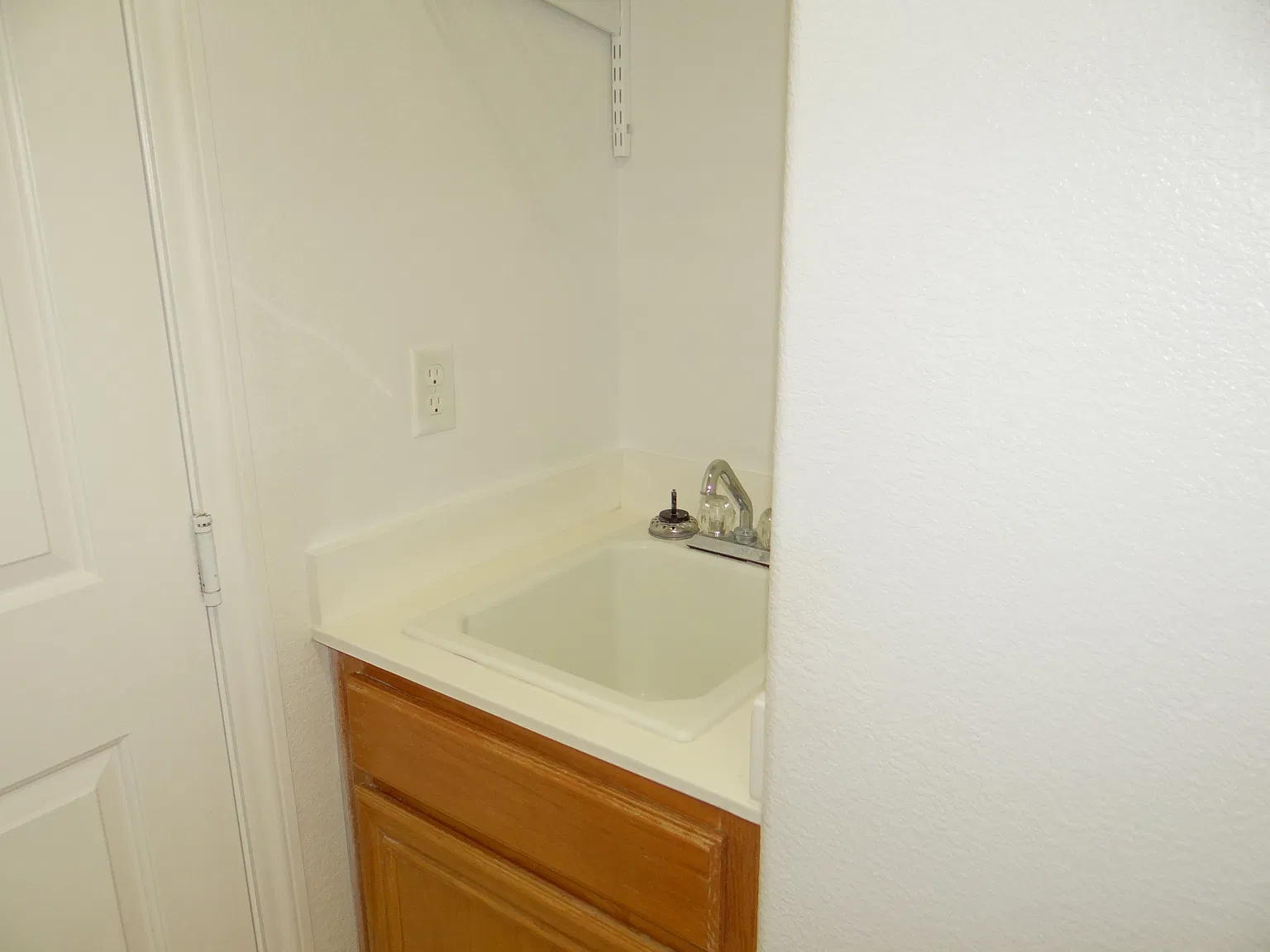 3 bed, 2443 sqft, $2,200 — Photo 4