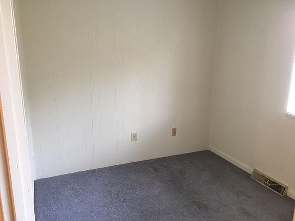 5th image of 1819 Fieldcrest Cir APT 10