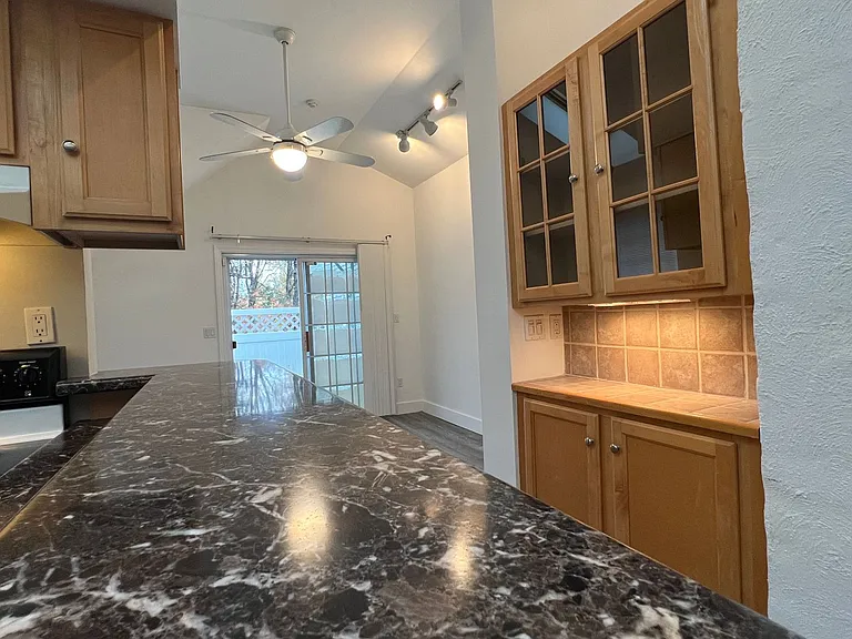 122 Lafayette Rd — Photo 12