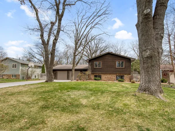 8321 Greenwood Dr, Mounds View, MN 55112