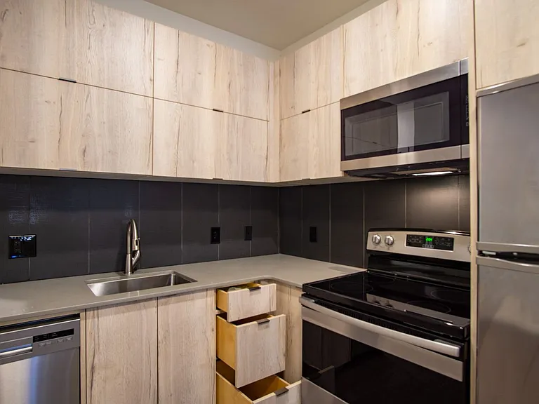 1616 SE Insley St #2 — Photo 7