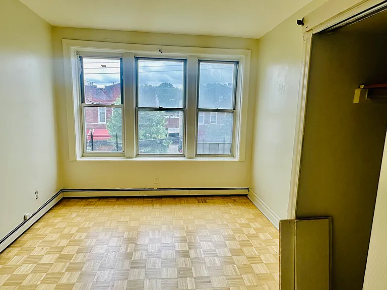 201 E 51st St #2 — Photo 2