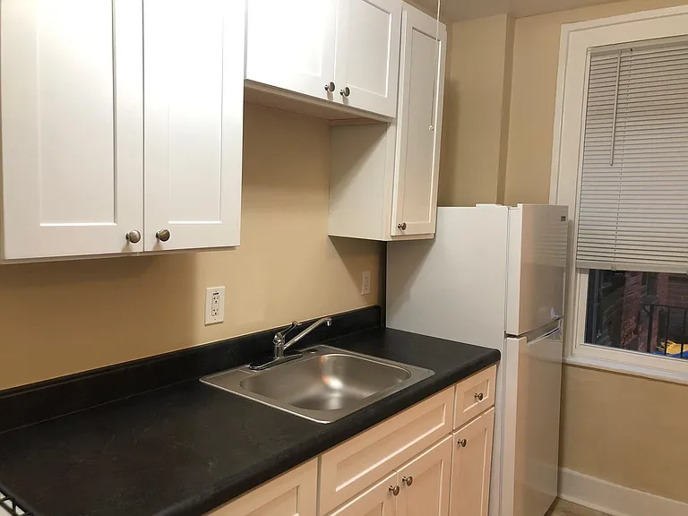 133 Gibbs St — Photo 3
