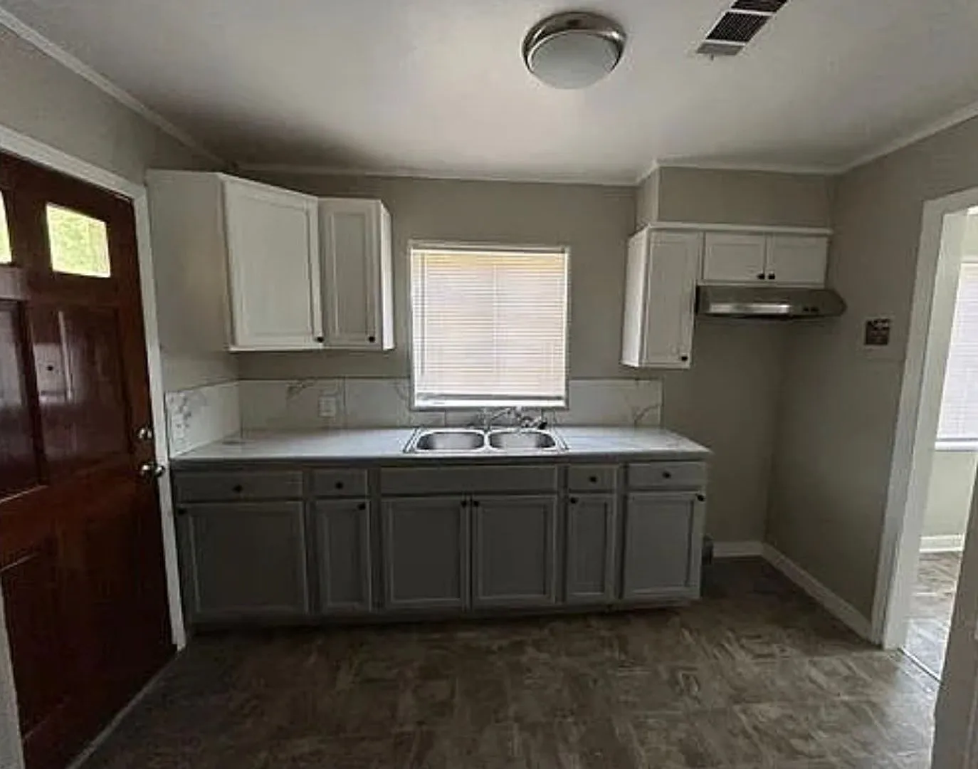 Move-In Ready 3BR/1BA Home in Jackson | Recently Renovated & Convenient Parking — Photo 3