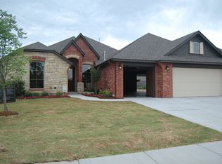2800 SE 38th St, Moore, OK 73160