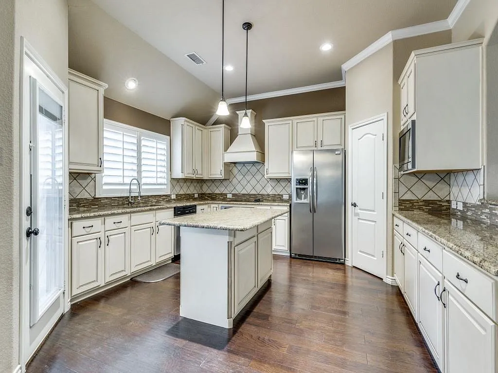 4 bed, 3190 sqft, $3,600 — Photo 4