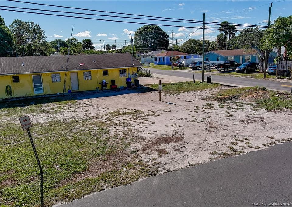 2nd image of 901 SE Nassau Ave