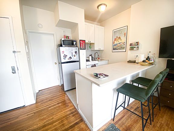 3rd image of 205 E 14th St APT 4A