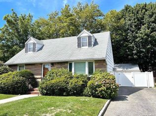 1 Plainfield Rd, Albertson, NY 11507