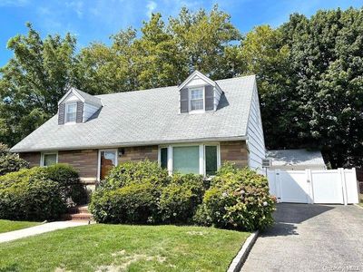 1 Plainfield Road, Albertson, NY, 11507