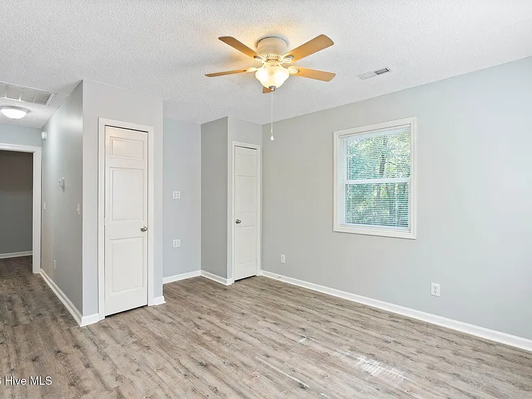 4304 Spirea Dr #B — Photo 2