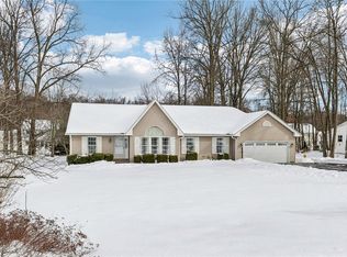 3233 Greentree Cir, New Castle, PA 16105