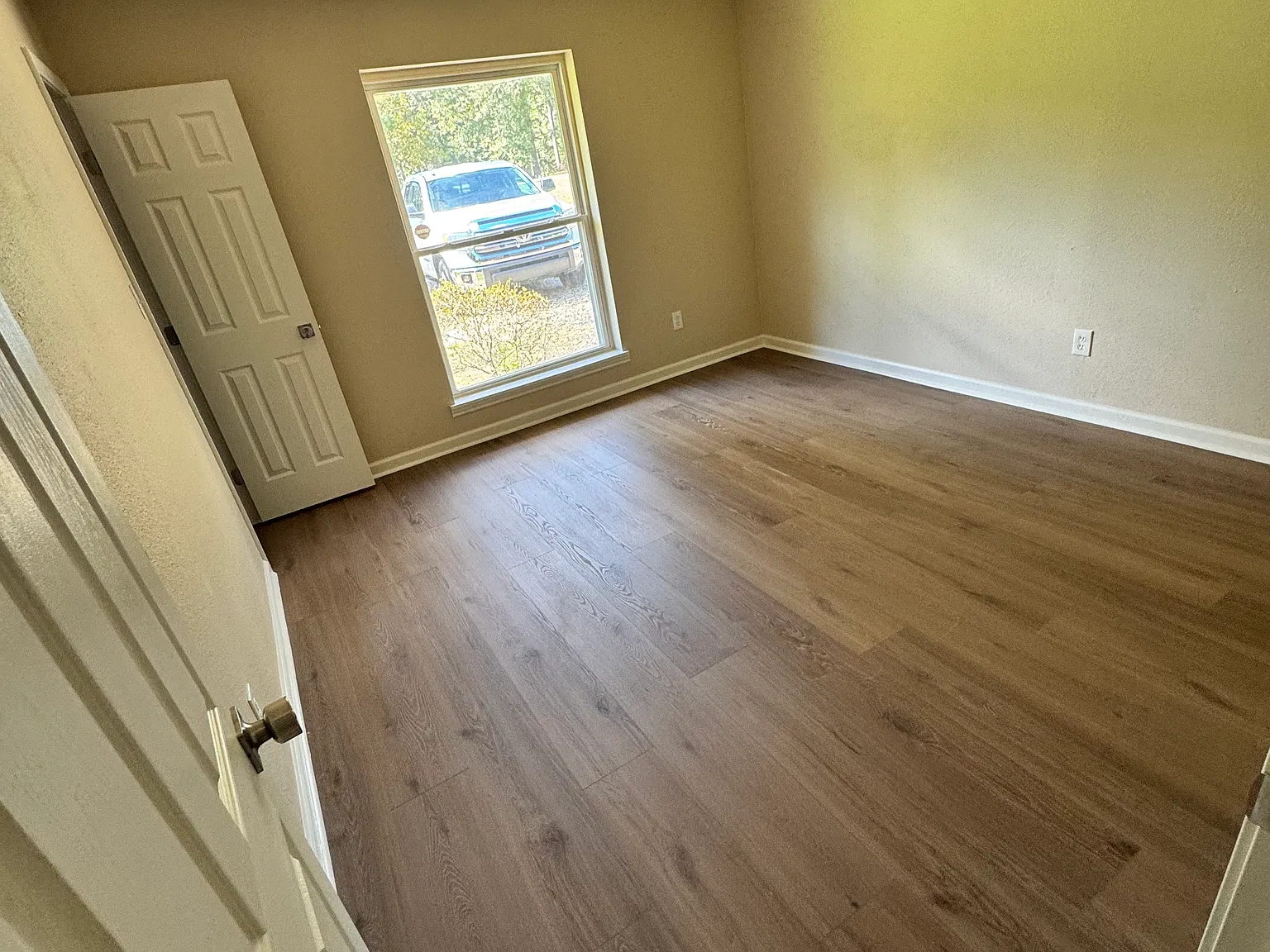 4 bed, 2670 sqft, $2,400 — Photo 4