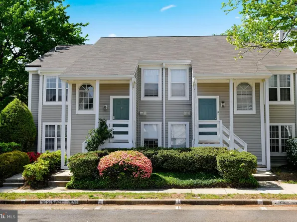 2799 Yarling Ct #2799, Falls Church, VA 22042