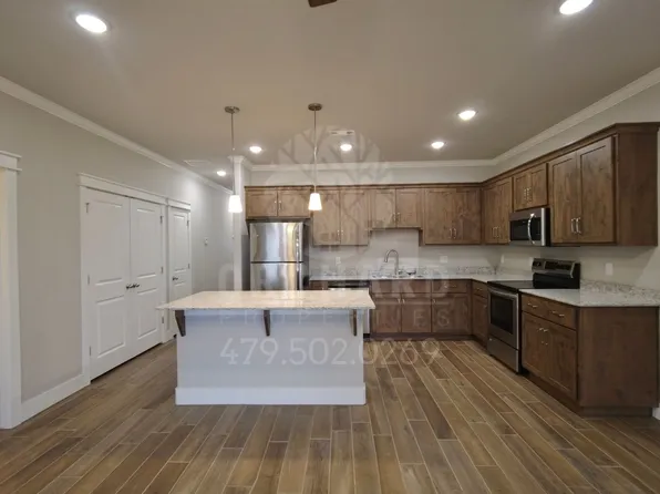 3000-3010 N. Conway Drive